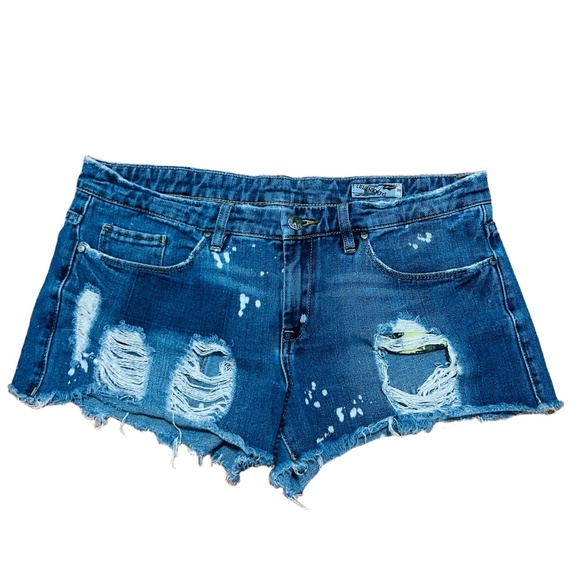 BLANKNYC Distressed Cutoff Denim Shorts Women’s Size 30 Y2K Grunge - Picture 1 of 9